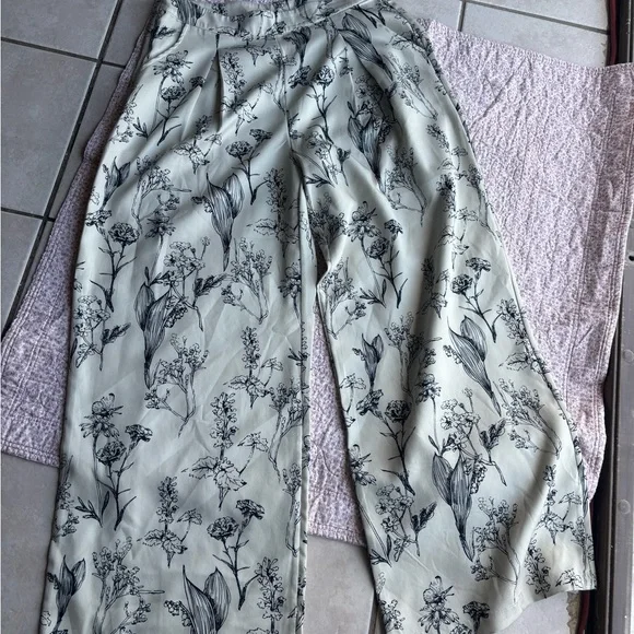 Cider Black and Cream Floral Wide-Leg Pants - Picture 8 of 8